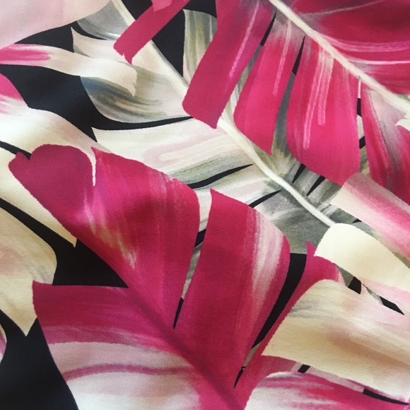 La Vie en Rose (Aquarose) black pink floral one piece cross printed back Size M - Picture 3 of 9